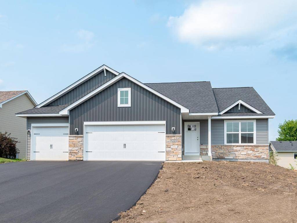 1223 Olivia ST SE, New Prague, MN 56071