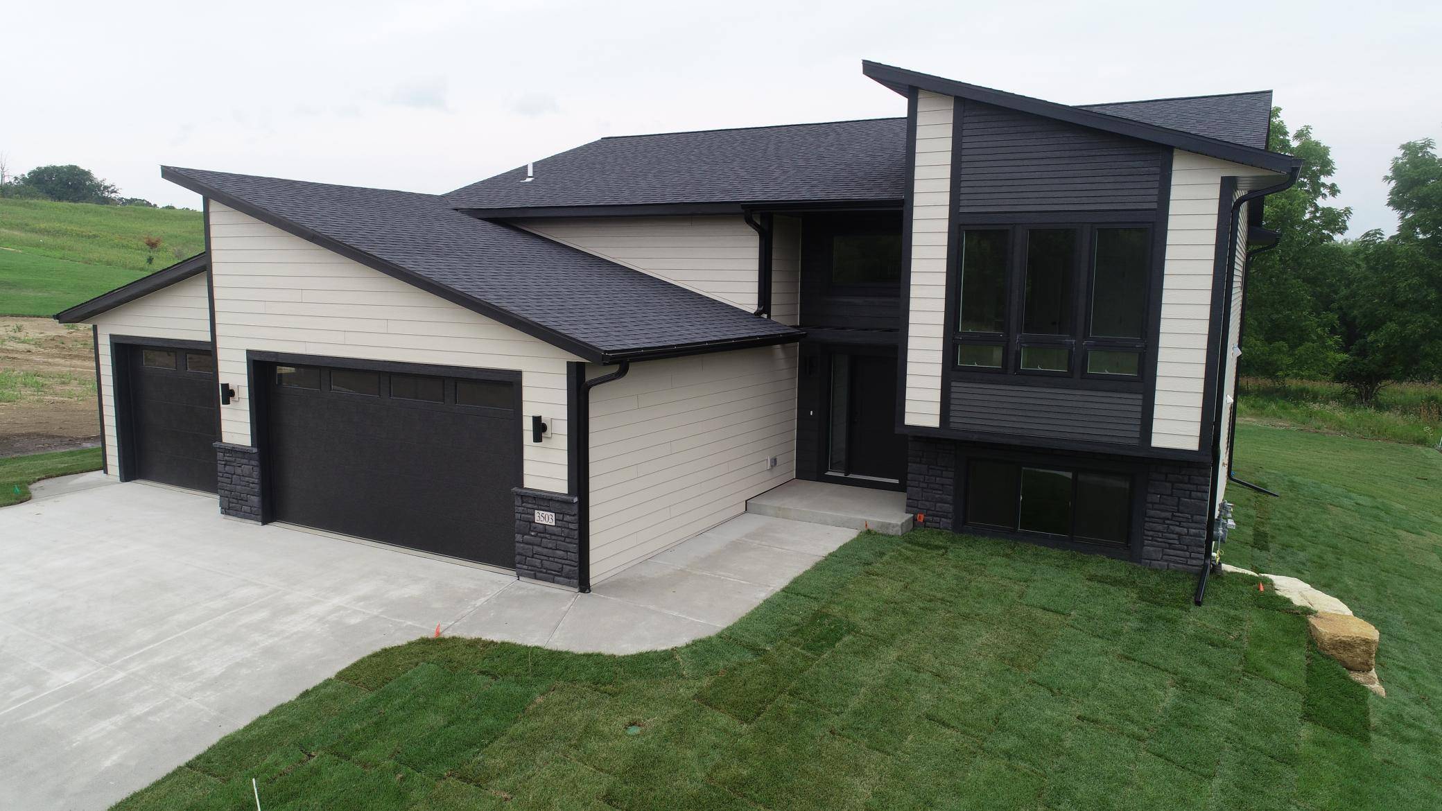 3503 Stonehedge DR NE, Rochester, MN 55906