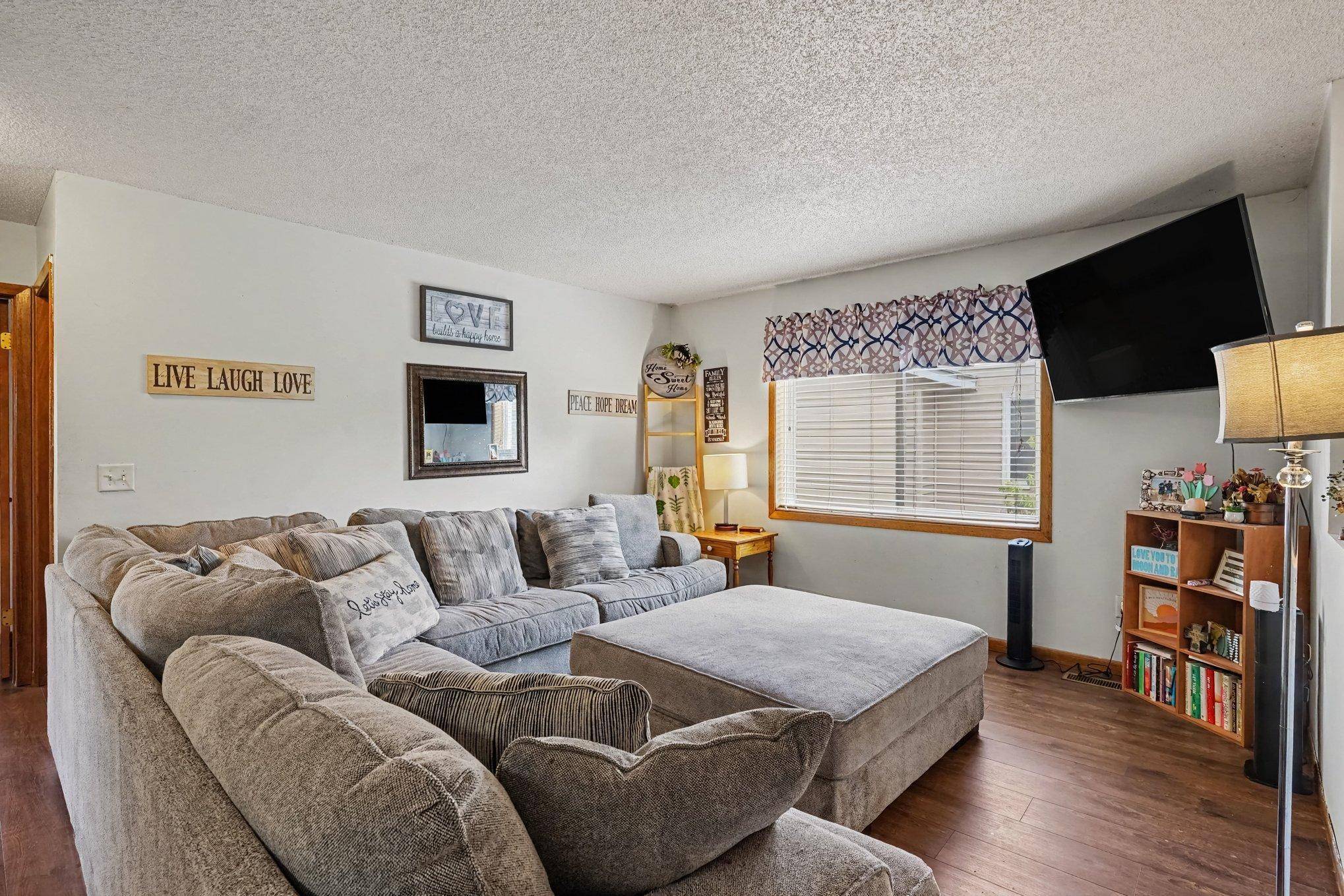 404 Cari Park LN, Hastings, MN 55033