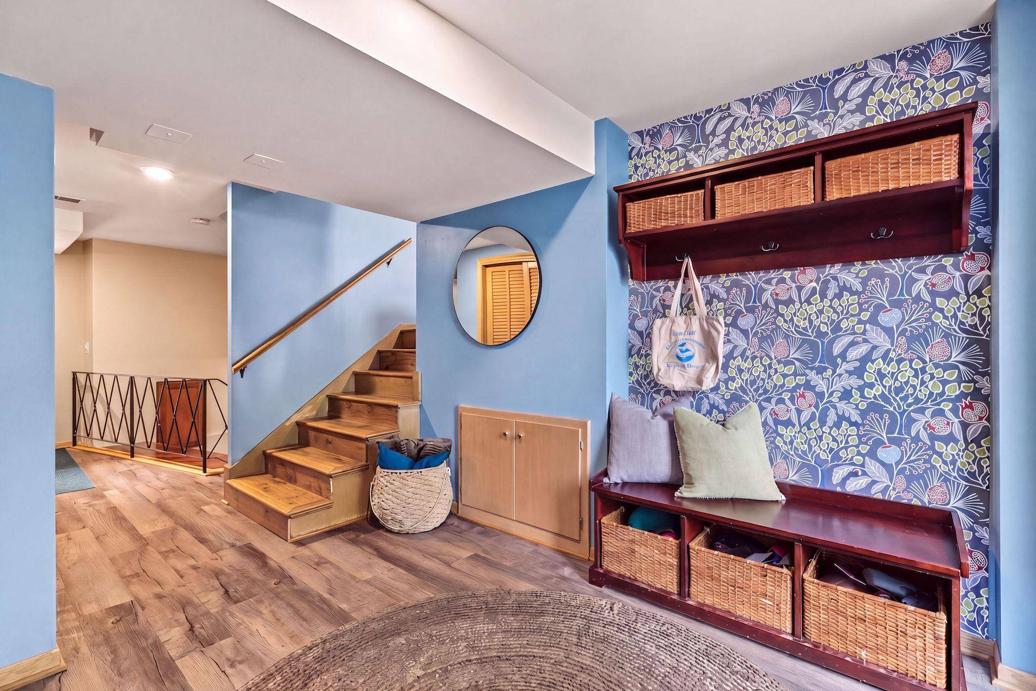 4717 Glenwood AVE, Golden Valley, MN 55422