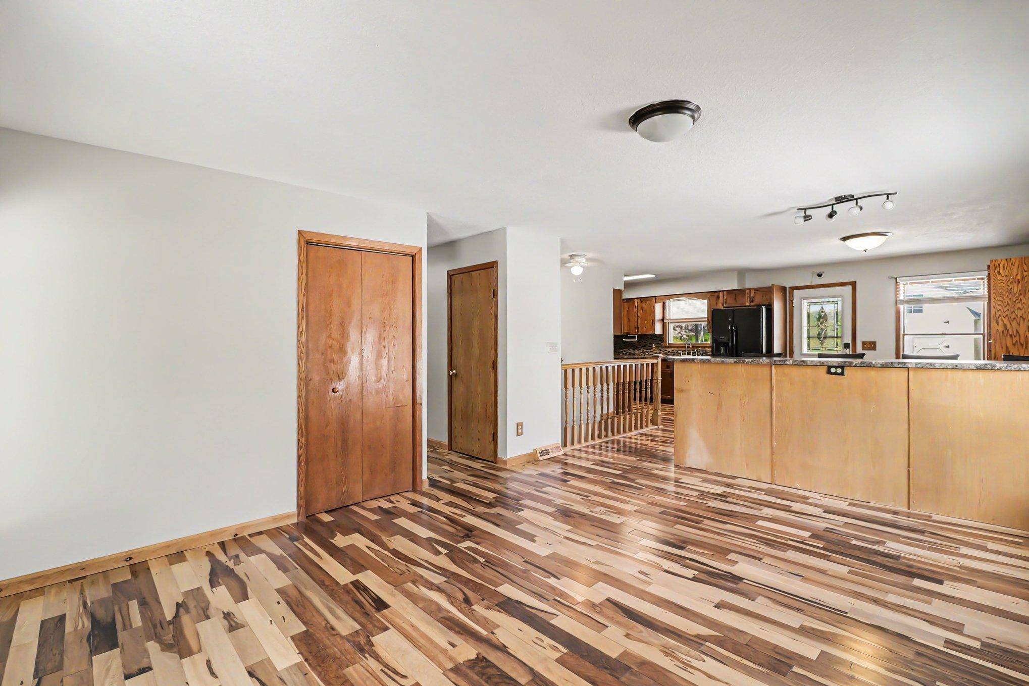 716 Conliffe AVE SW, Faribault, MN 55021