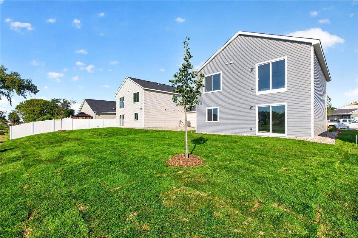 1930 Pierce ST S, Cambridge, MN 55008