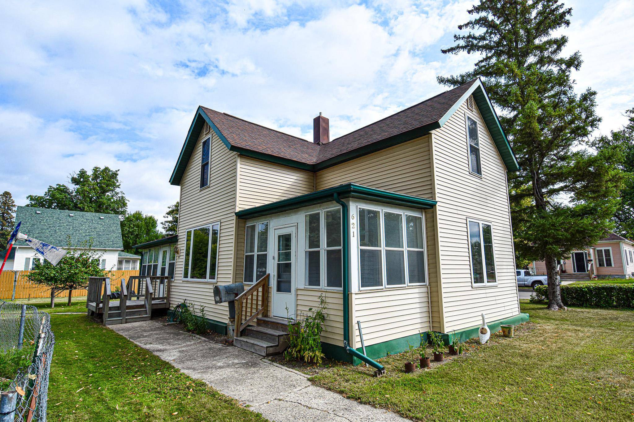 621 1st ST E, Thief River Falls, MN 56701