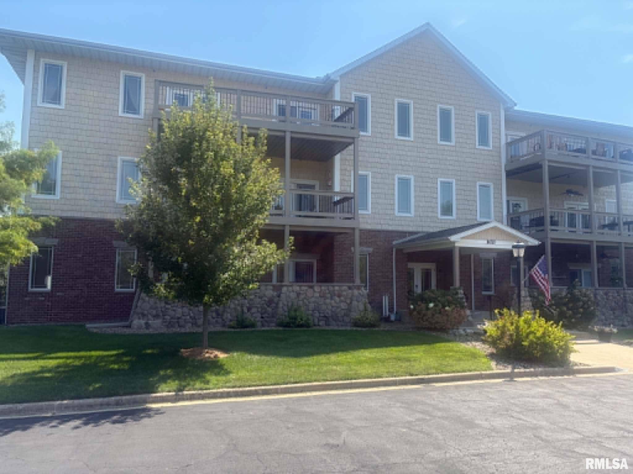 122 EAGLE RIDGE #2B, Washington, IL 61571