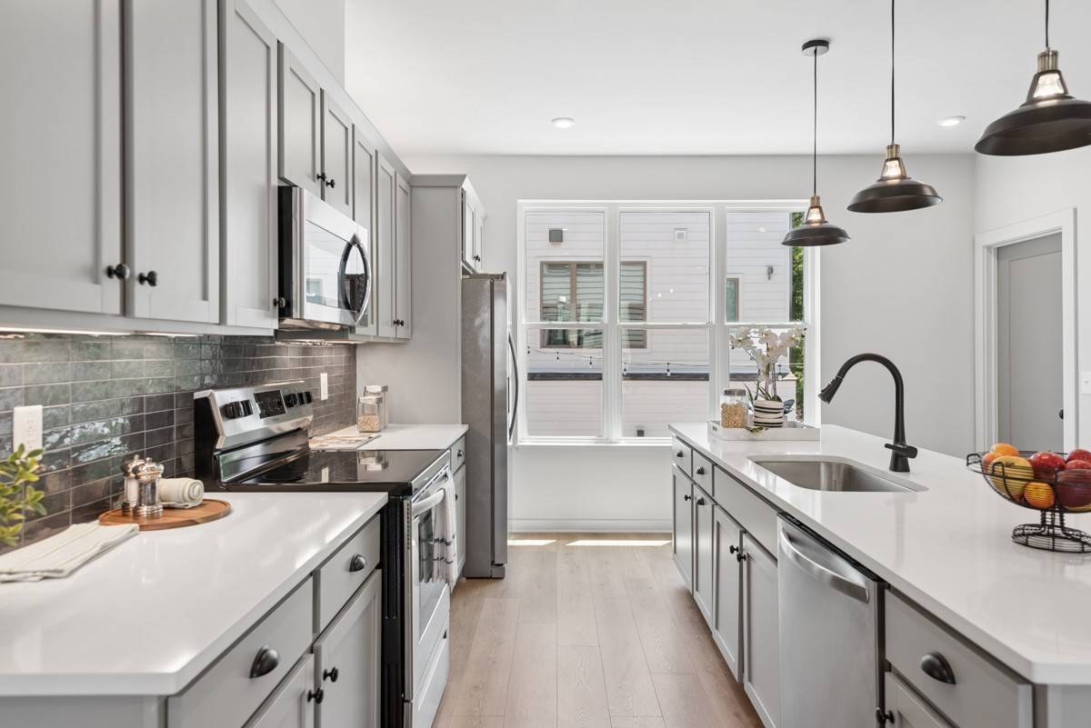 344 East Village Ln, Nashville, TN 37216