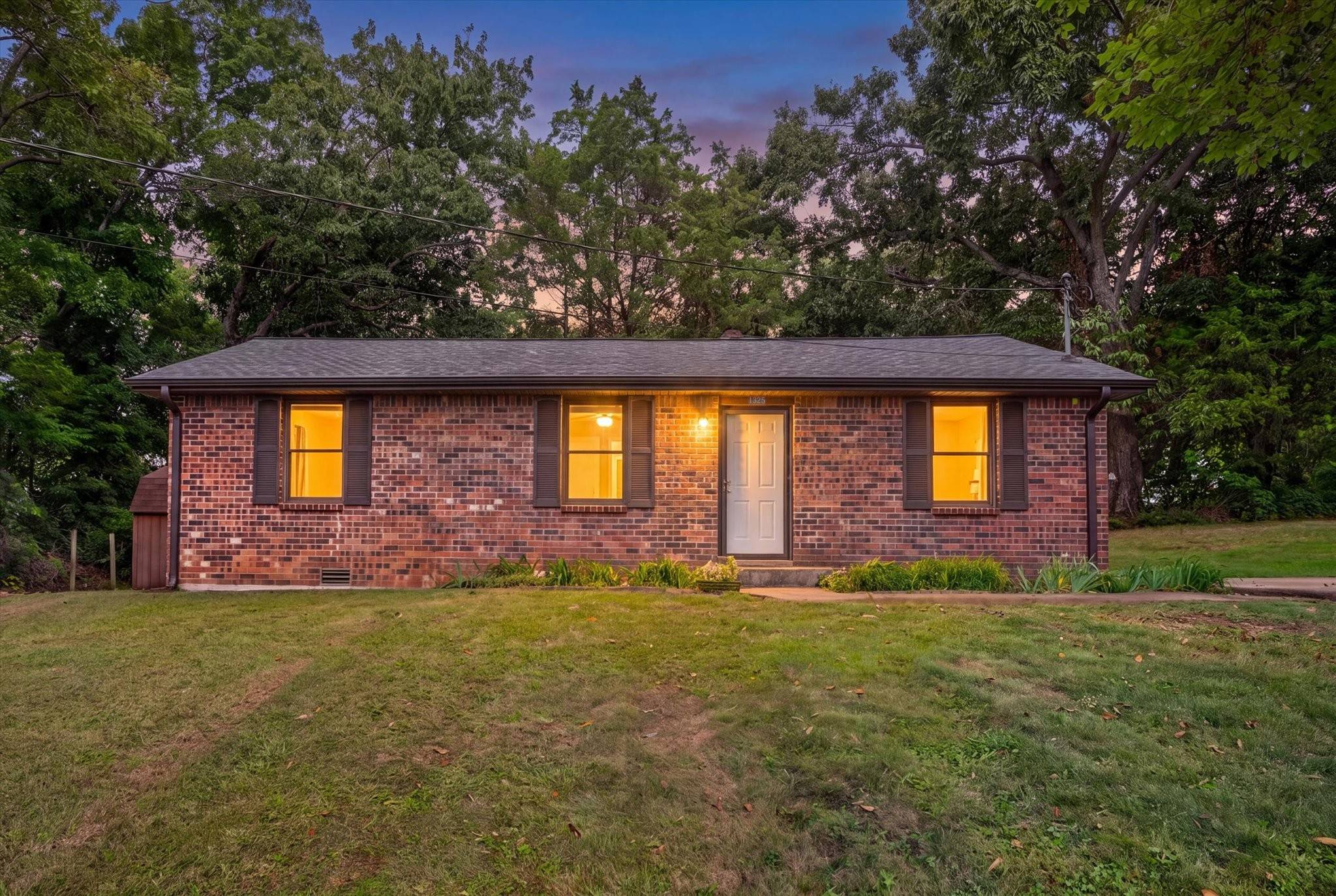 1325 Courtney Dr, Clarksville, TN 37042