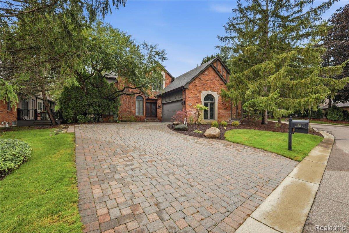 160 Kirkwood CT, Bloomfield Hills, MI 48304