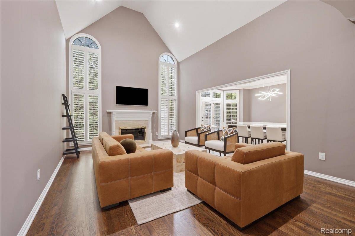160 Kirkwood CT, Bloomfield Hills, MI 48304