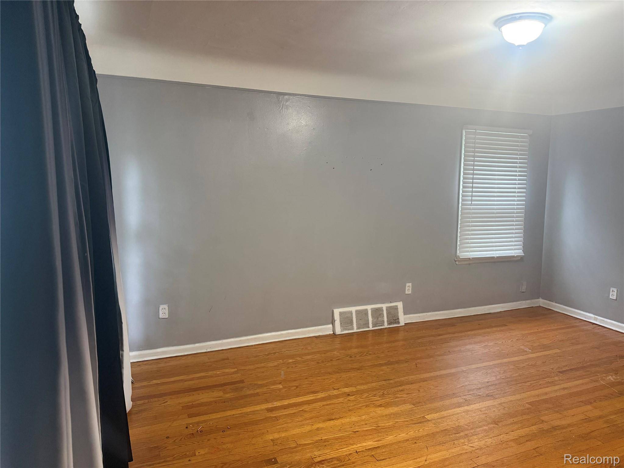 8109 HAZELTON ST, Dearborn Heights, MI 48127