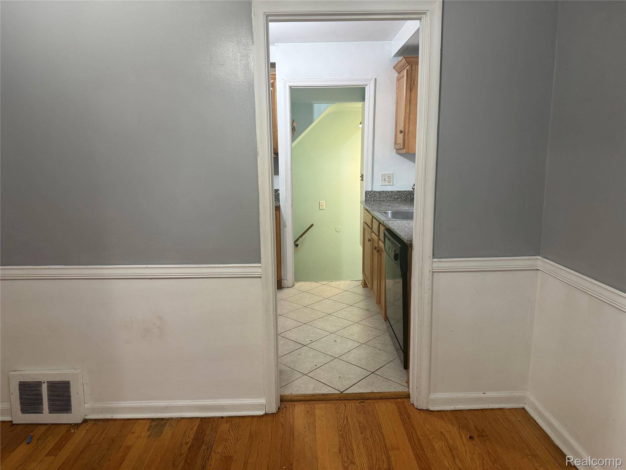8109 HAZELTON ST, Dearborn Heights, MI 48127