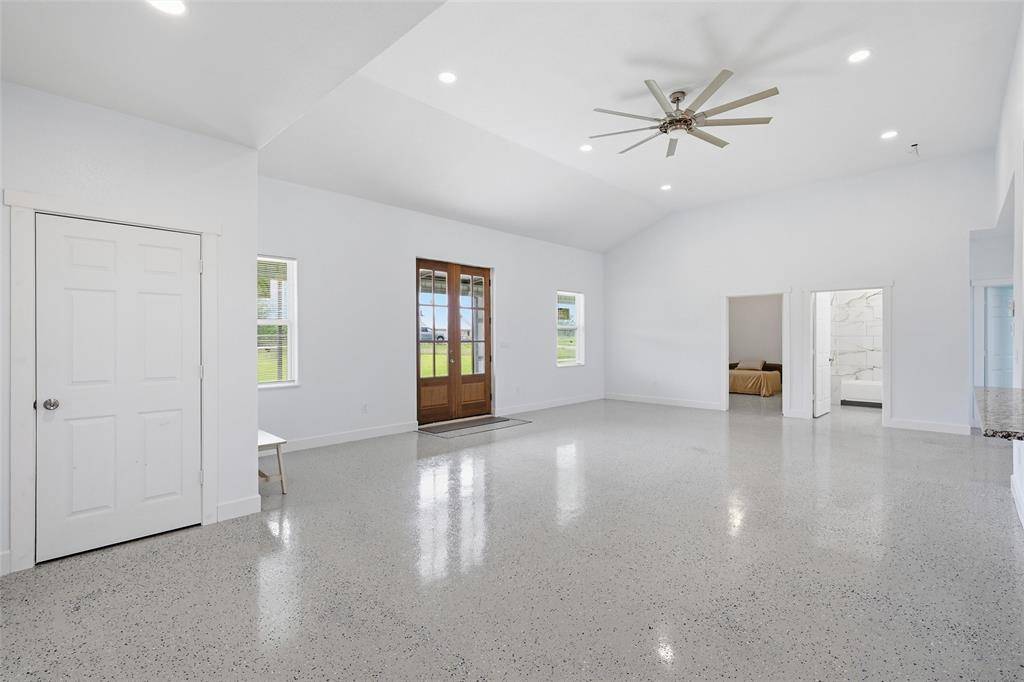 151 Kasberg Road, Leroy, TX 76654