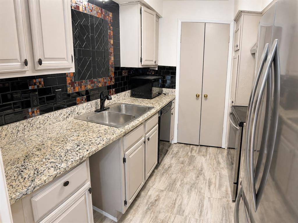 9801 Royal Lane #208, Dallas, TX 75231