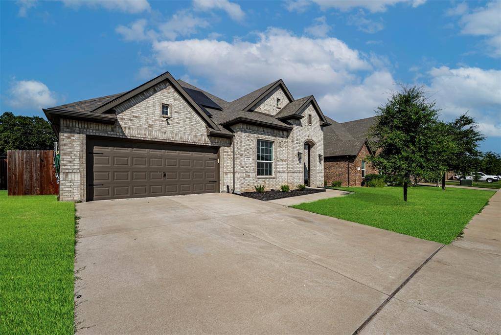 1068 Wildwood Drive, Joshua, TX 76058