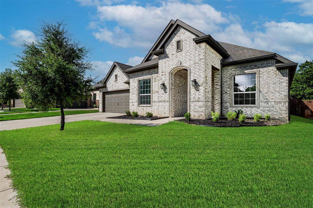 1068 Wildwood Drive, Joshua, TX 76058