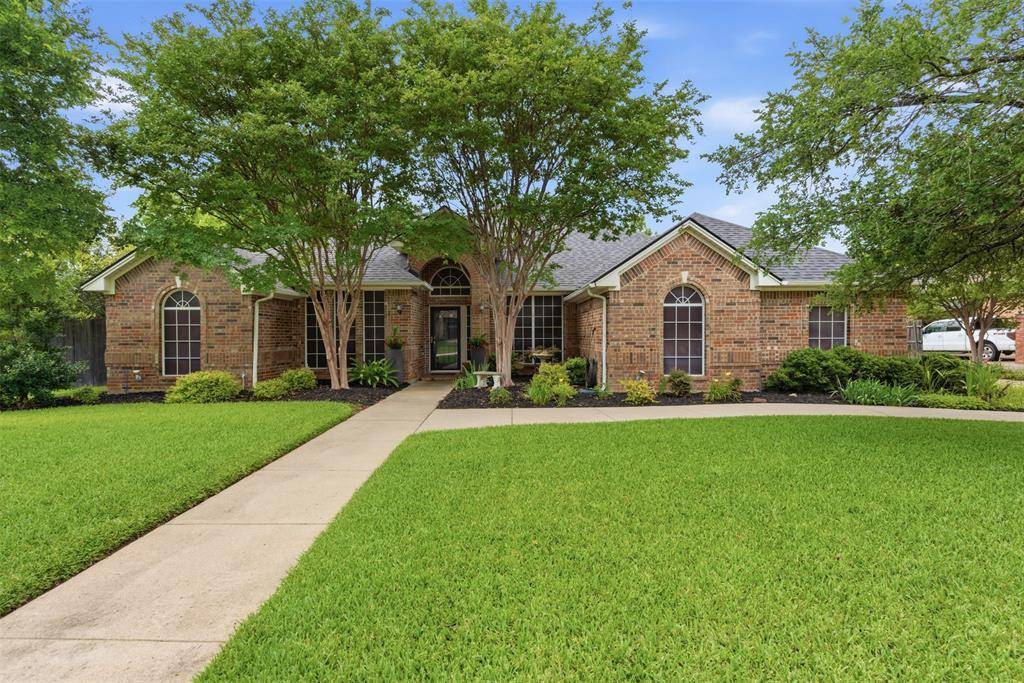 901 Dylan Court, Burleson, TX 76028