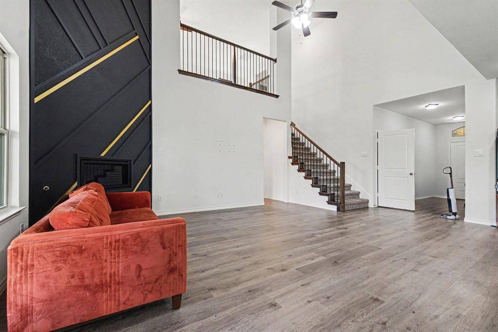 10600 Breezeway Drive, Aubrey, TX 76227