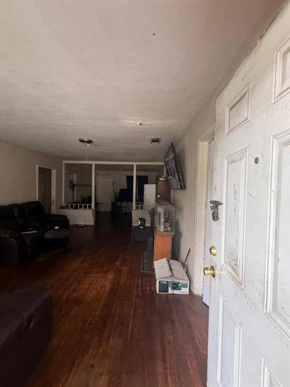1531 E Lakeview Drive, Dallas, TX 75216