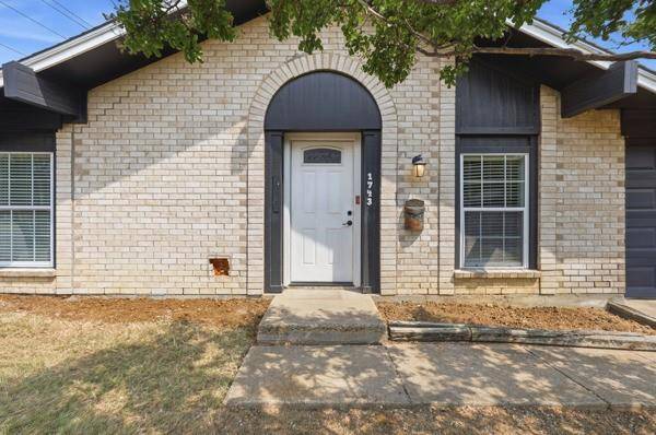 1743 Kingston Drive, Lewisville, TX 75067