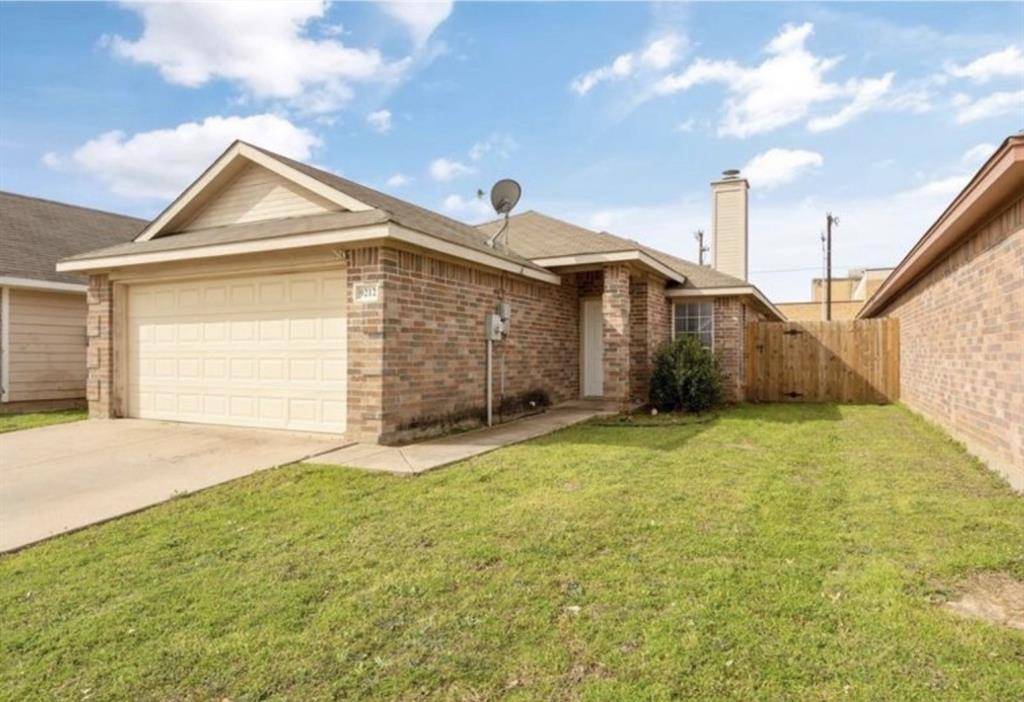 9212 Coral Lane, Fort Worth, TX 76140