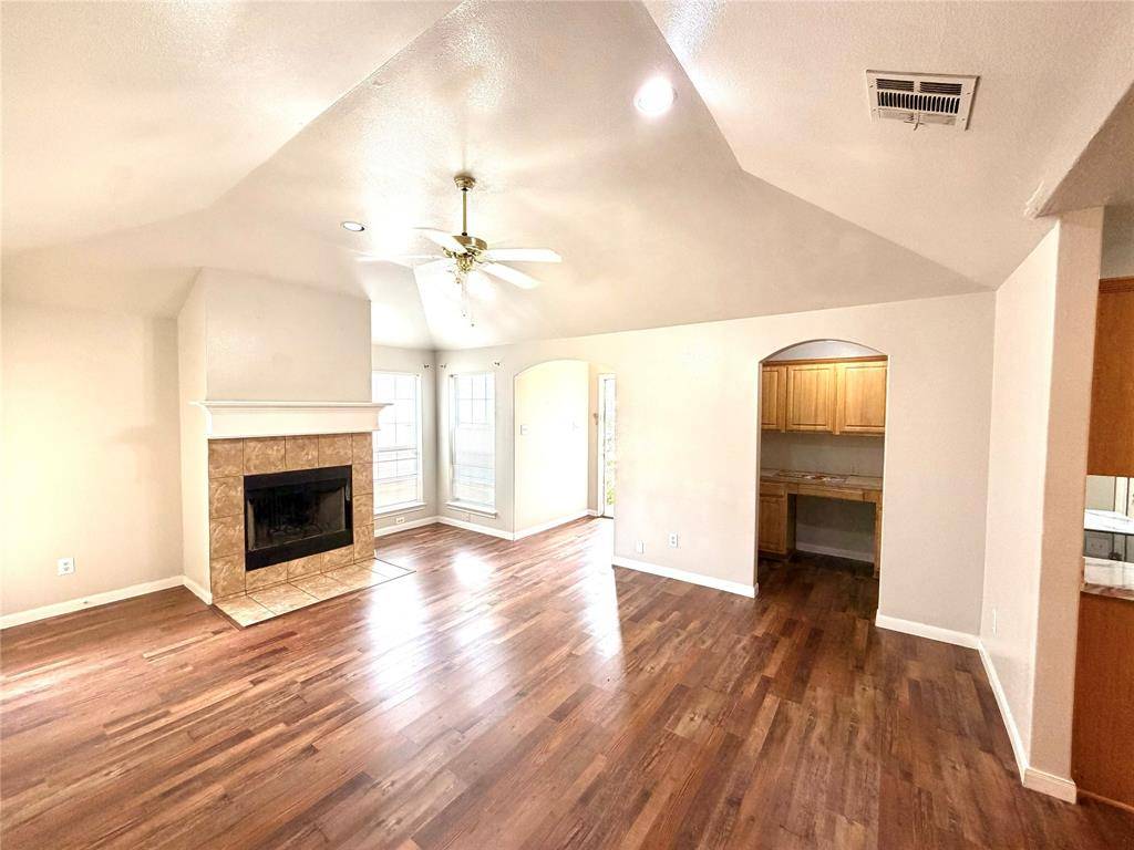 9212 Coral Lane, Fort Worth, TX 76140