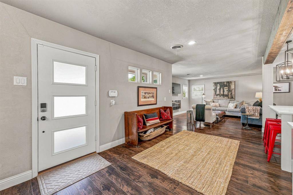 5881 Tracyne Drive, Westworth Village, TX 76114