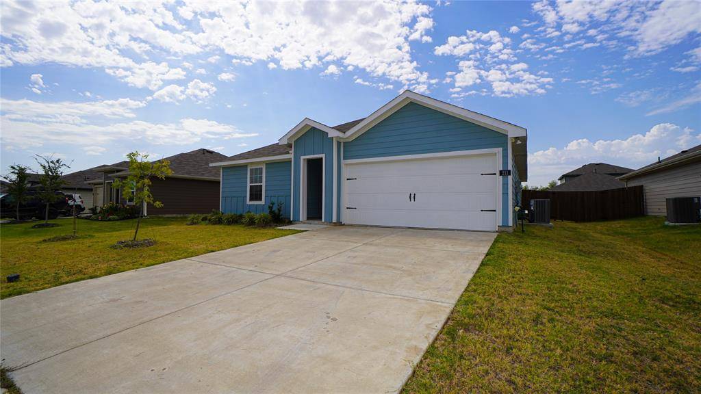 211 Wrought Iron Drive, Nevada, TX 75173