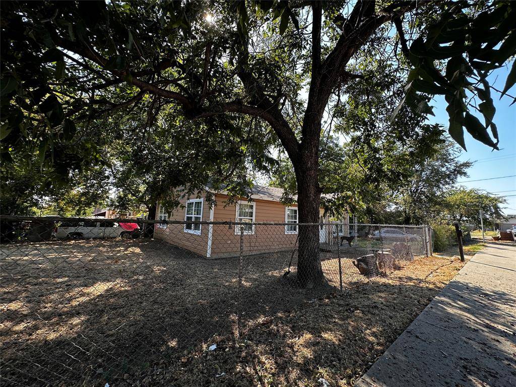 1400 E Cantey, Fort Worth, TX 76104