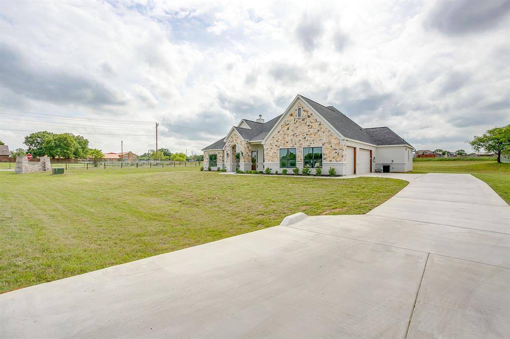 1001 Magnolia Court, Springtown, TX 76082