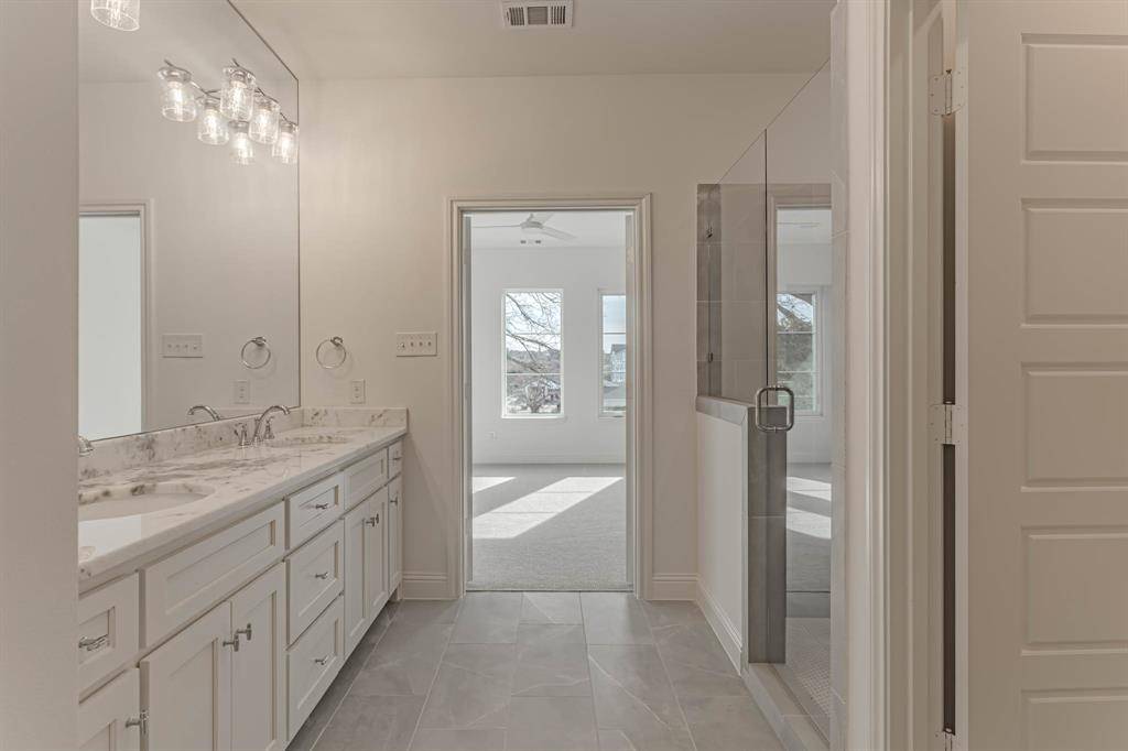 340 Nursery Lane, Fort Worth, TX 76114