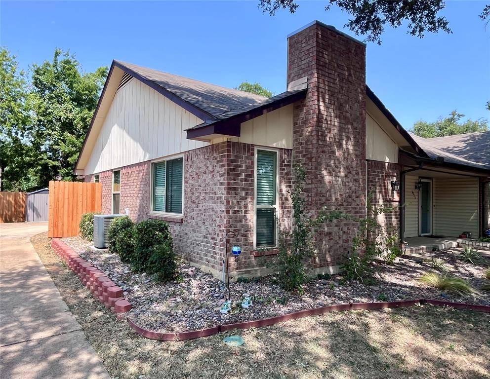 3013 Clover Lane, Euless, TX 76039