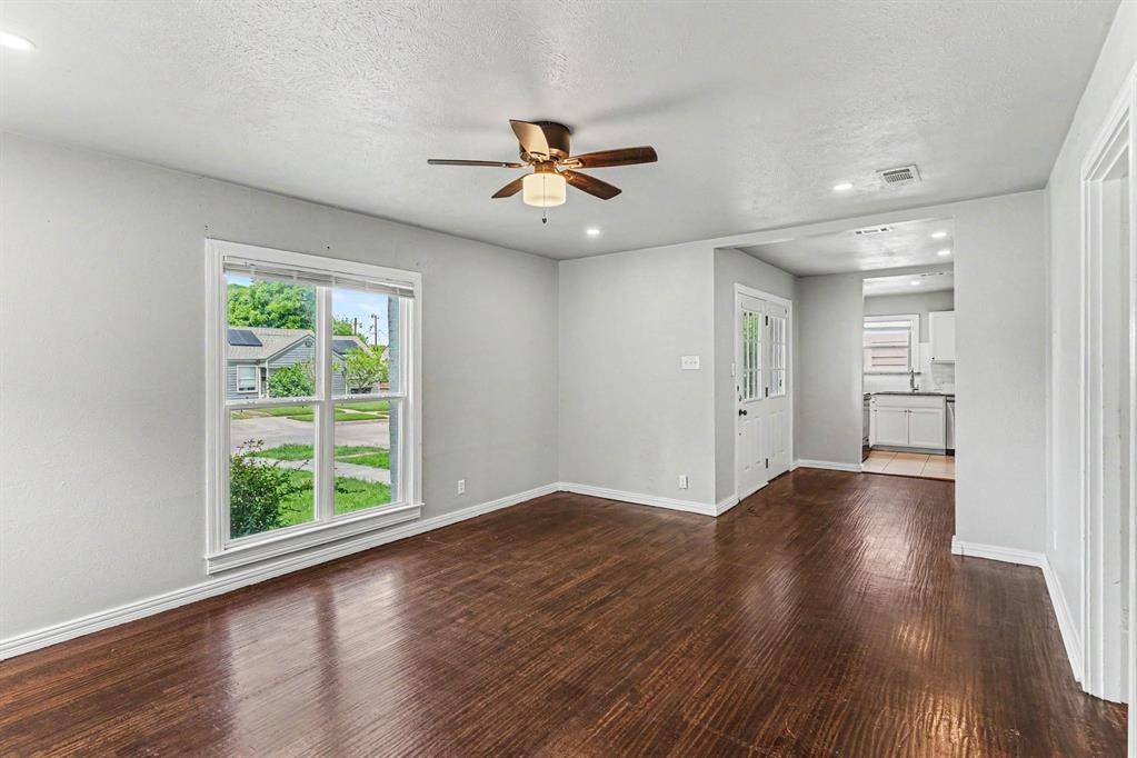 1108 E Robert Street, Fort Worth, TX 76104