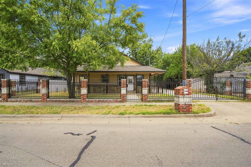 1103 Chase Avenue, Cleburne, TX 76031