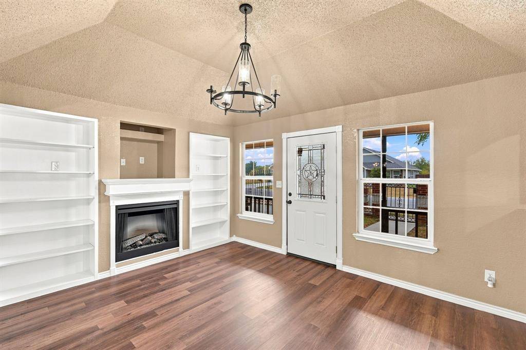 1103 Chase Avenue, Cleburne, TX 76031