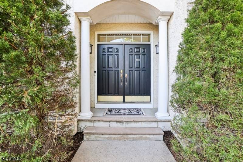 17 Coggins Ln, West Orange Twp., NJ 07052