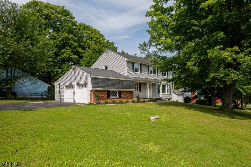 4 W Circuit Dr, Roxbury Twp., NJ 07876