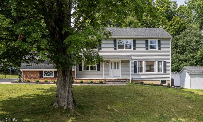 4 W Circuit Dr, Roxbury Twp., NJ 07876
