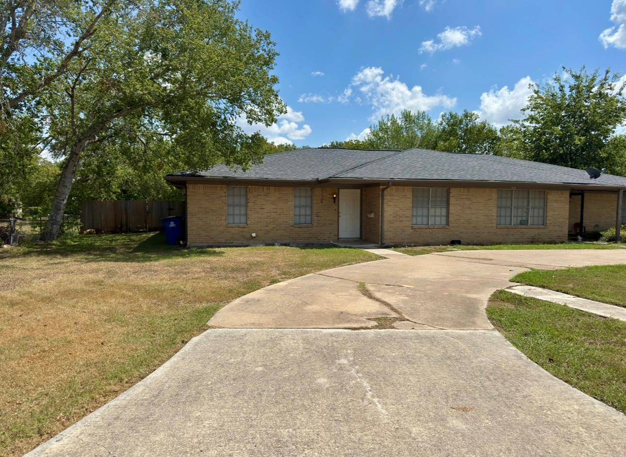 820 S Blanco ST #B, Lockhart, TX 78644