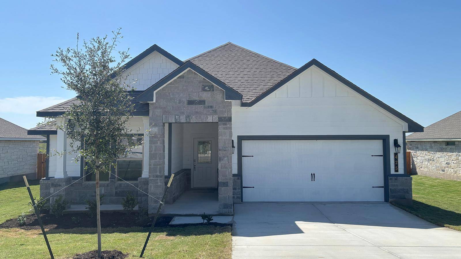 425 Creekfall RD, Burnet, TX 78611