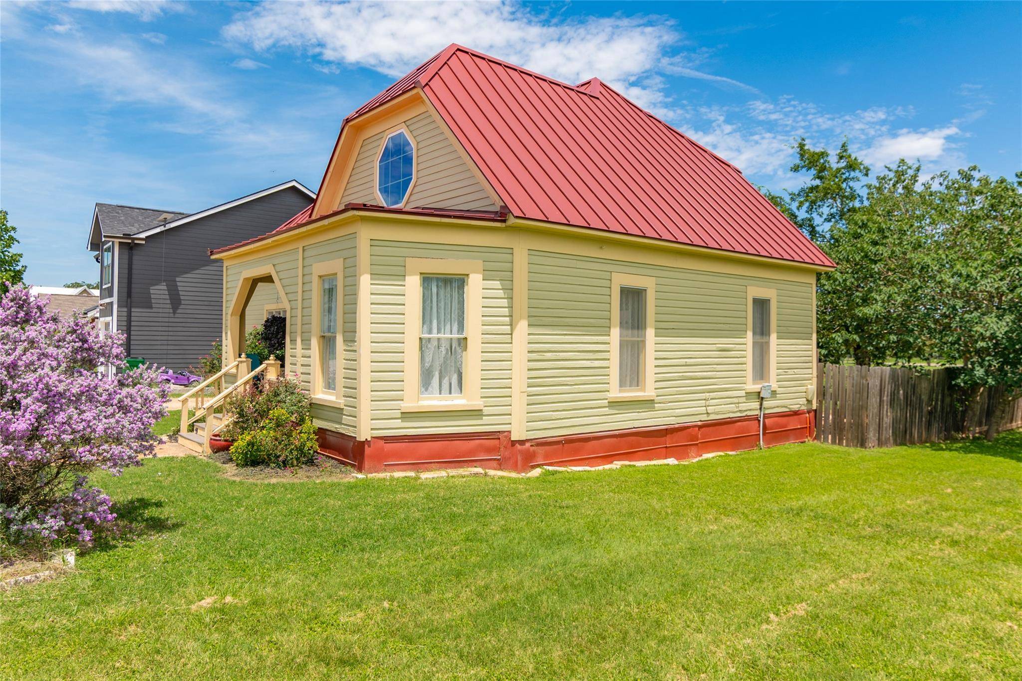 204 Prim Rose ST, Blanco, TX 78606