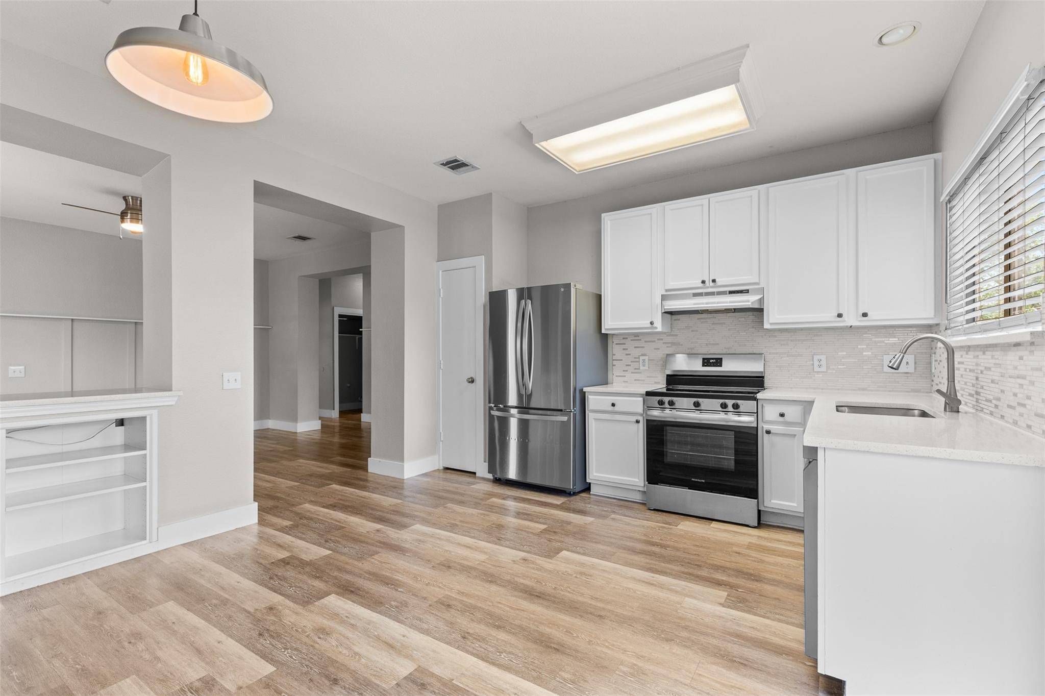 5501 S Hearsey DR, Austin, TX 78744
