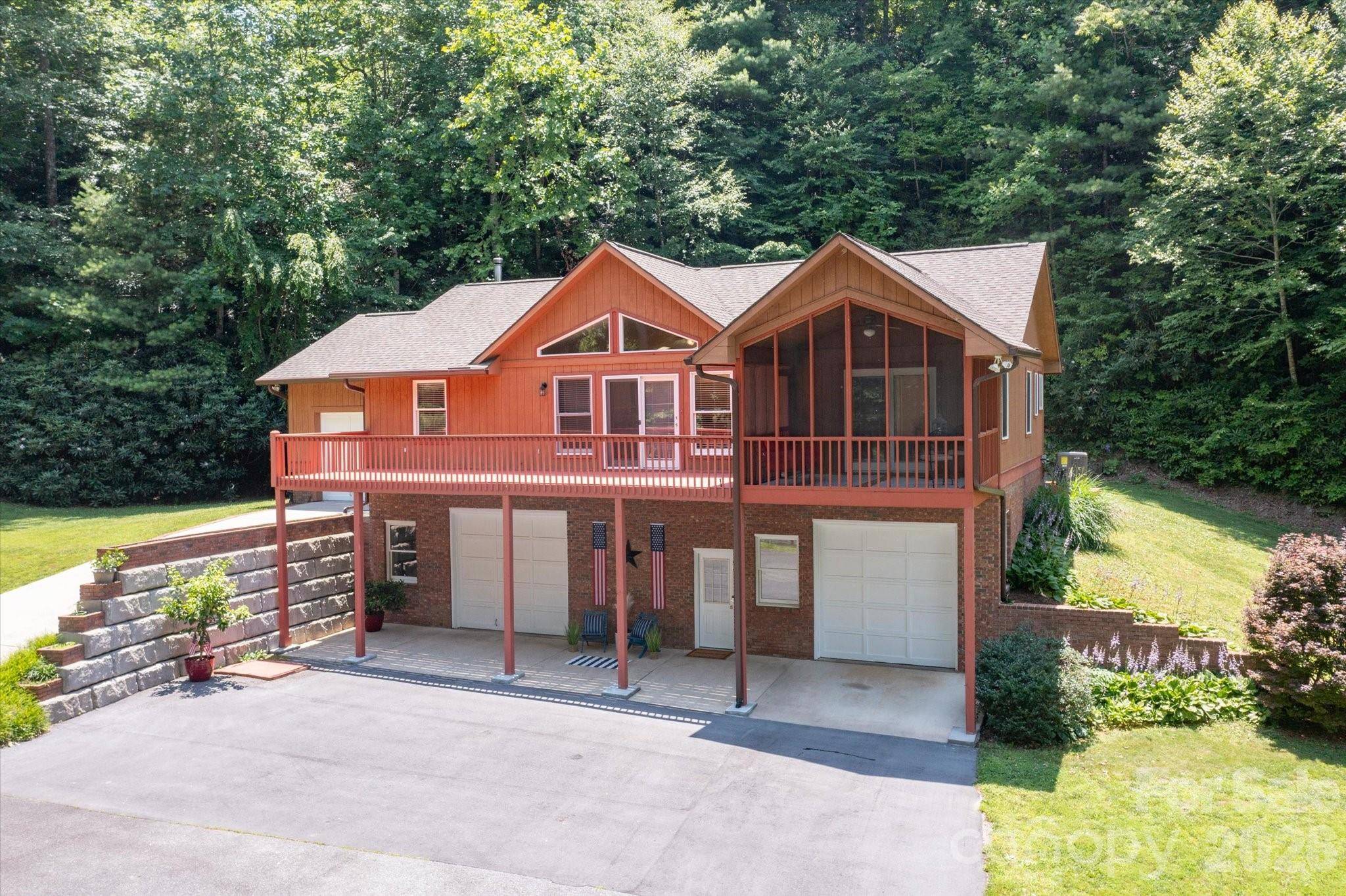 134 Valle WAY, Hendersonville, NC 28739