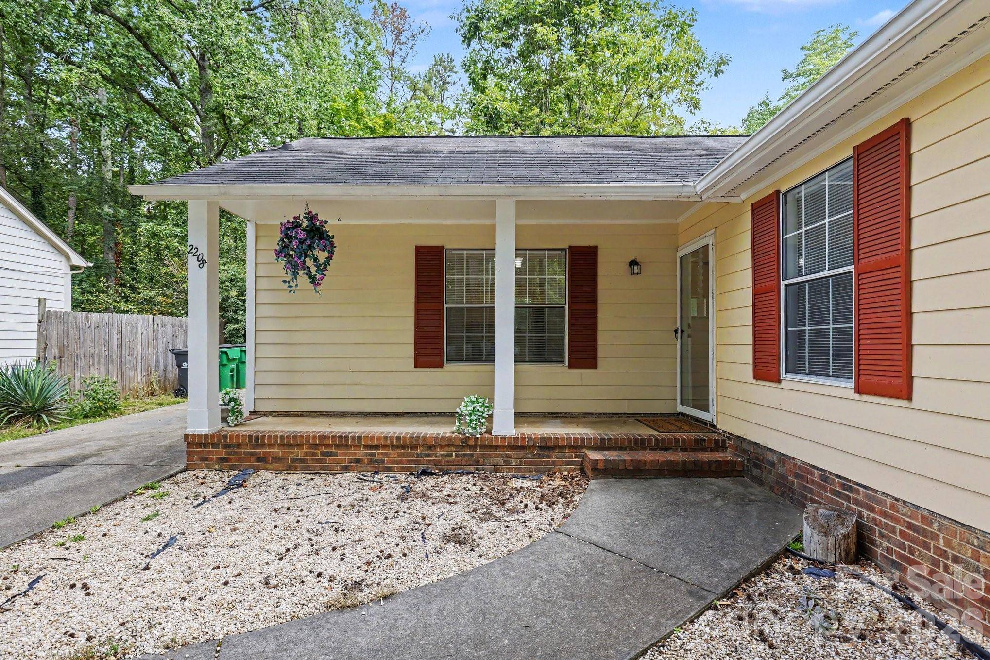 2208 Pinebrook CIR, Charlotte, NC 28208