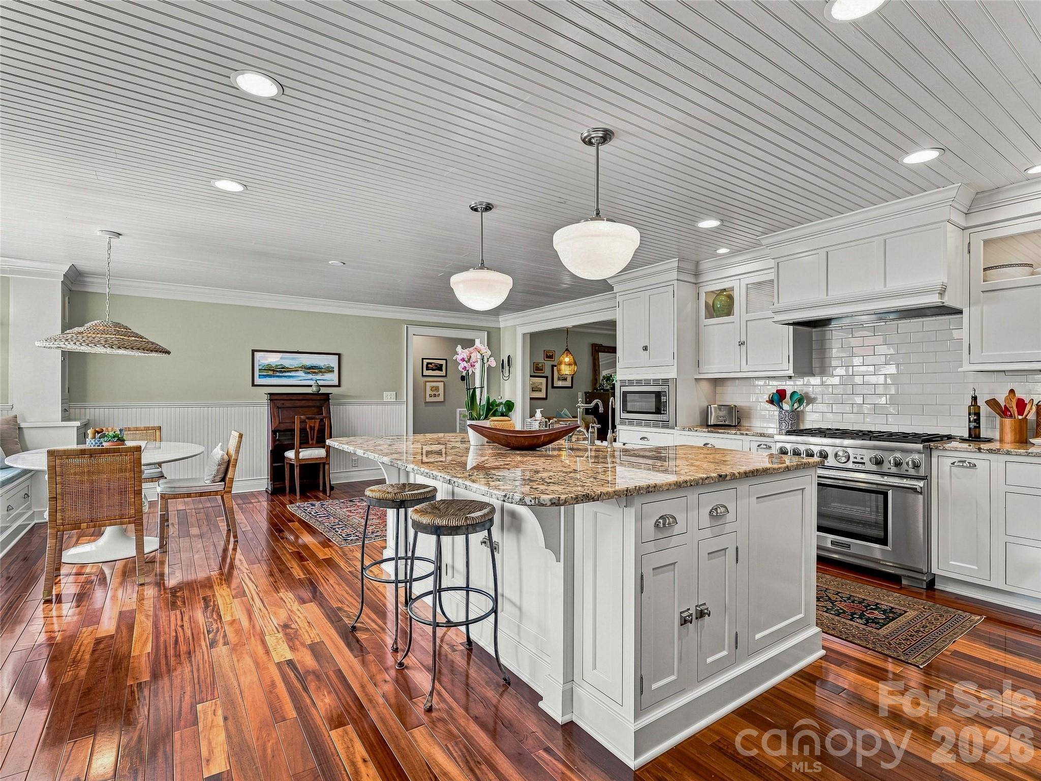 34 Ridge Glen LN, Leicester, NC 28748