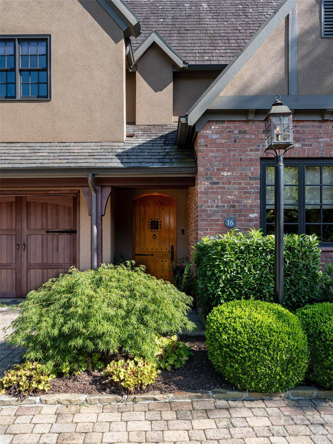 16 Village Oak DR, Arden, NC 28704