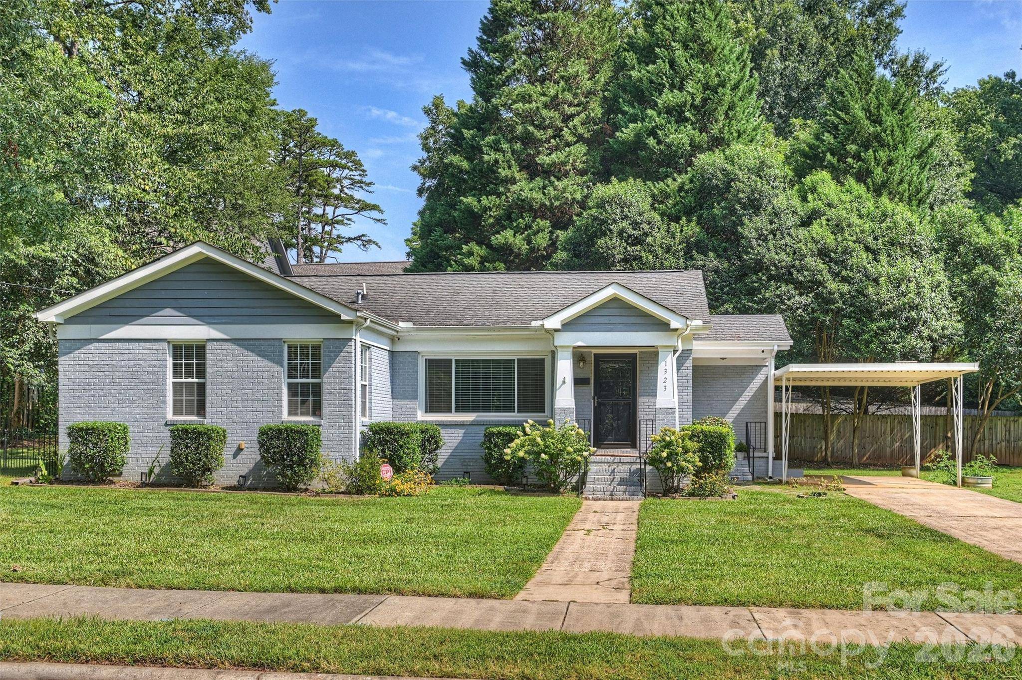 1323 Carolyn DR, Charlotte, NC 28205