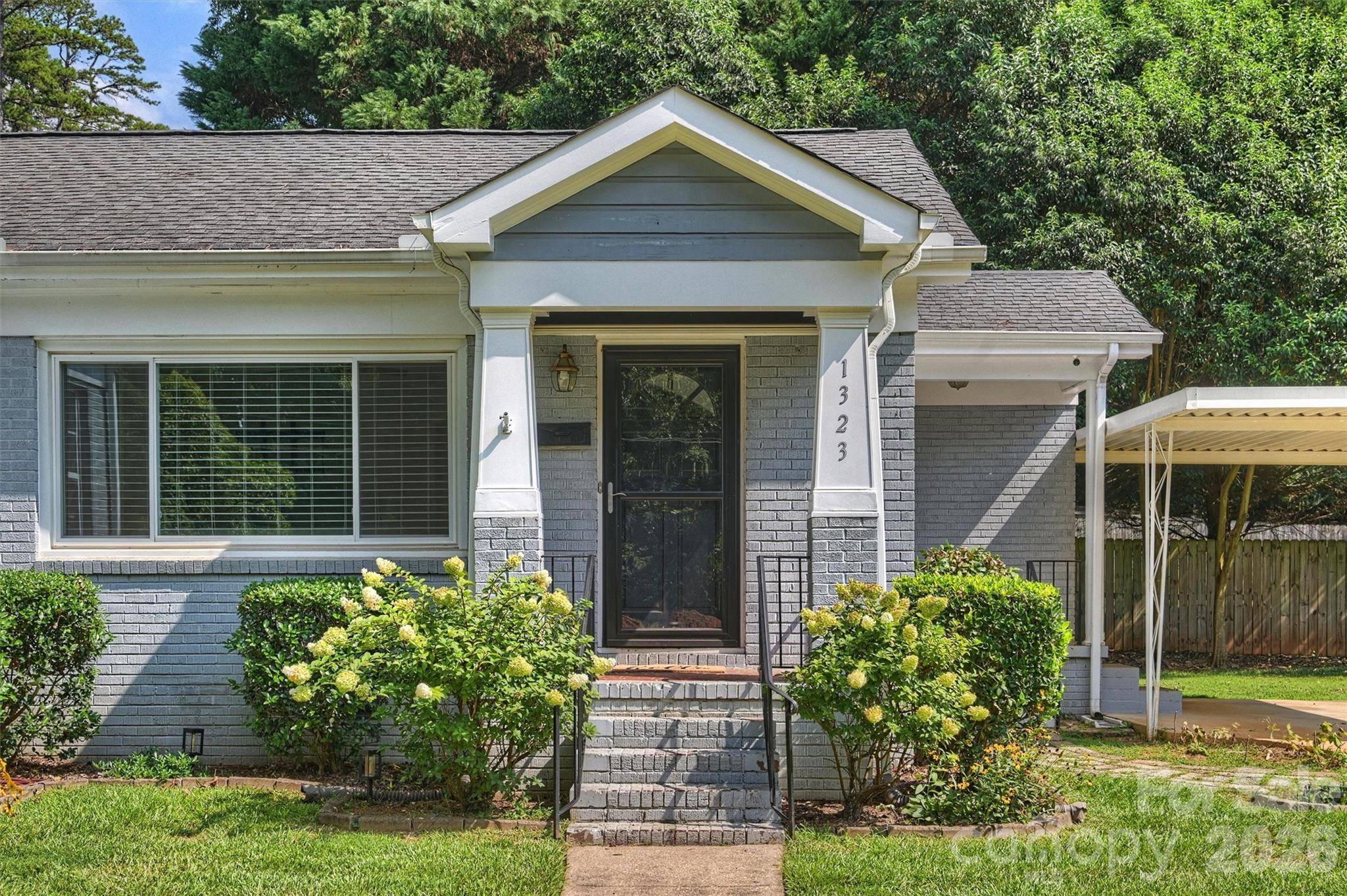 1323 Carolyn DR, Charlotte, NC 28205