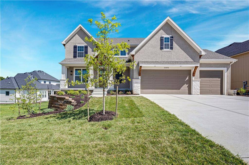22076 W 99th TER, Lenexa, KS 66220