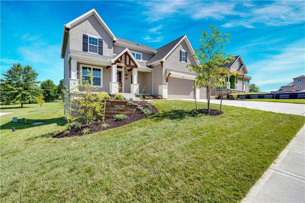 22076 W 99th TER, Lenexa, KS 66220