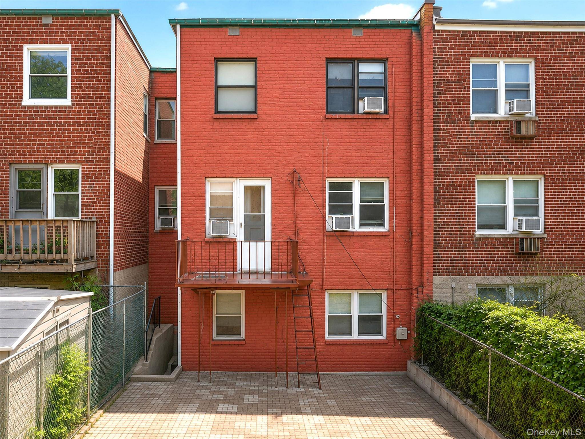 61-40 219th ST, Bayside, NY 11364