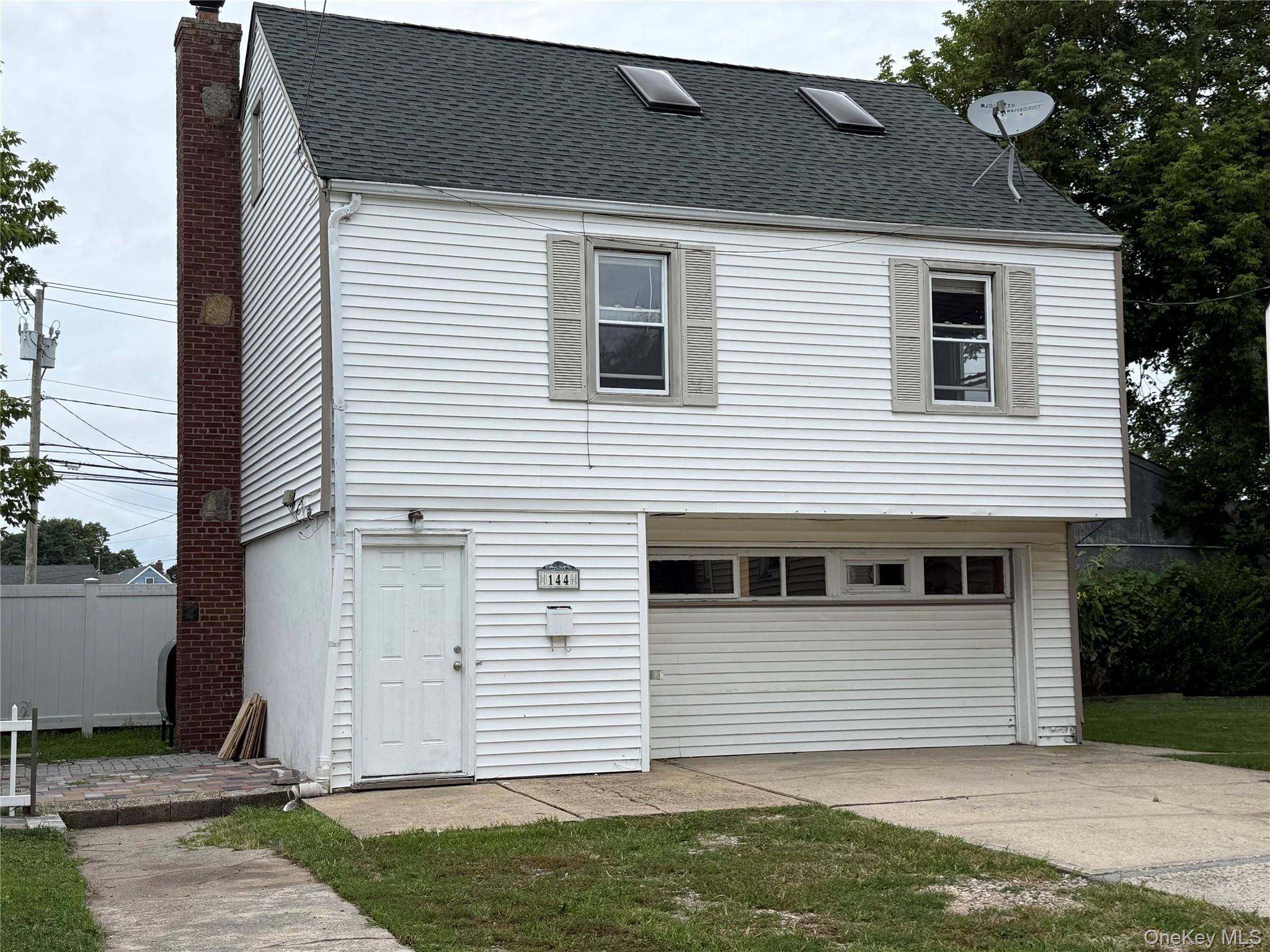 140-144 W Alhambra AVE, Lindenhurst, NY 11757